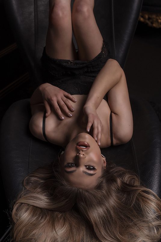 Жіноча будуарна фотосесія / Kobieca sesja zdjęciowa w buduarze / Women's boudoir photo session / Boudoir-Fotoshooting für Frauen